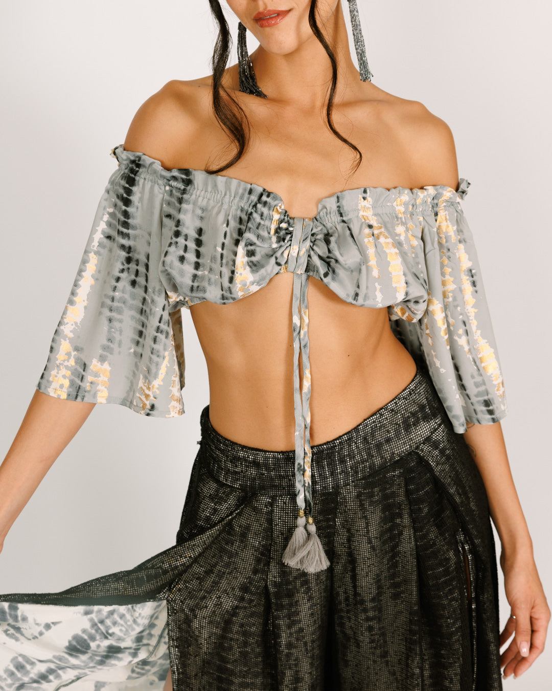 Long mesh pants, inner layer in gray and gold tie-dye, with slits