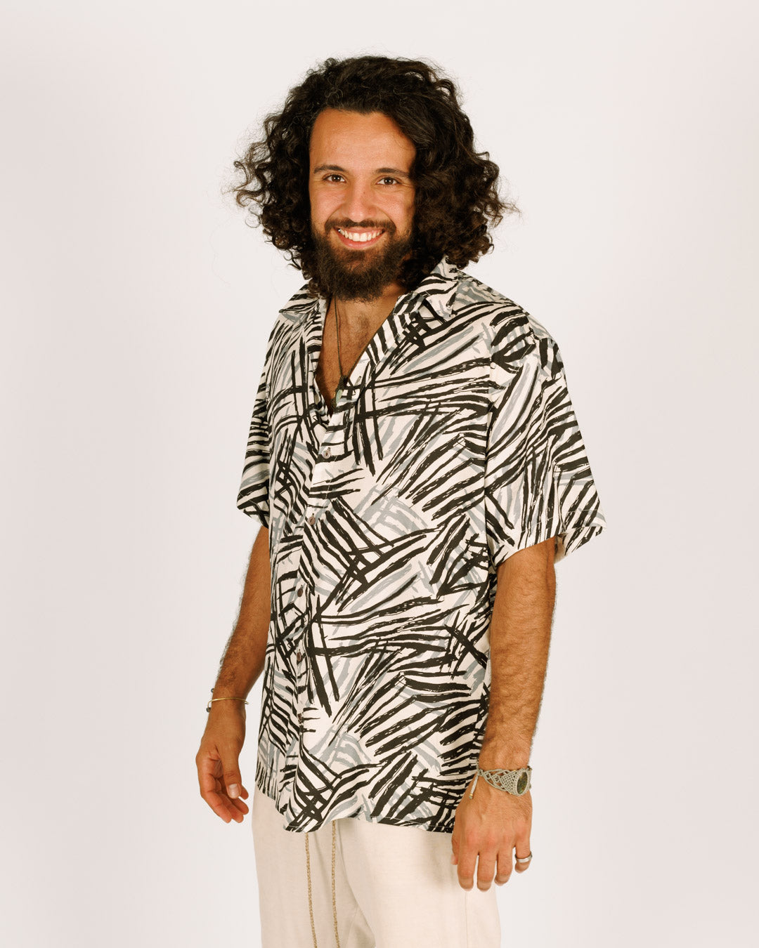 Short button-up viscose shirt for men - white with black and gray lines.