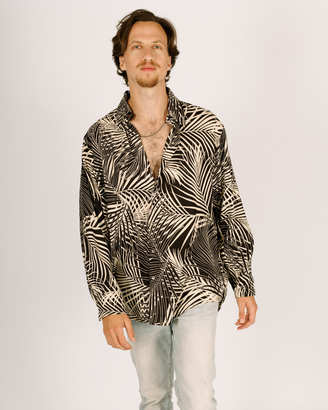 Long button-up viscose shirt for men - black and white leaves