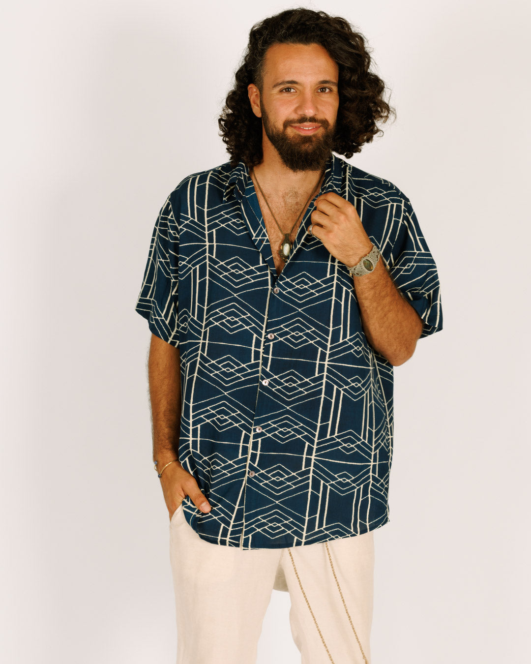 Short viscose button-up shirt for men - blue with geometric print